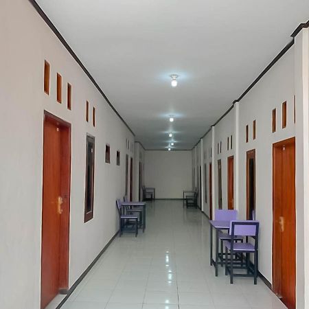 فندق Reddoorz @ Jalan Ahmad Yani كراوانغ المظهر الخارجي الصورة