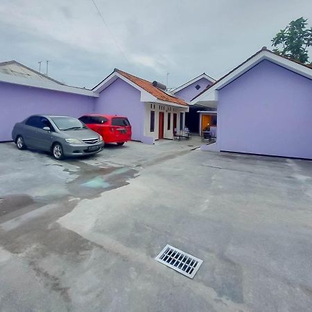 فندق Reddoorz @ Jalan Ahmad Yani كراوانغ المظهر الخارجي الصورة