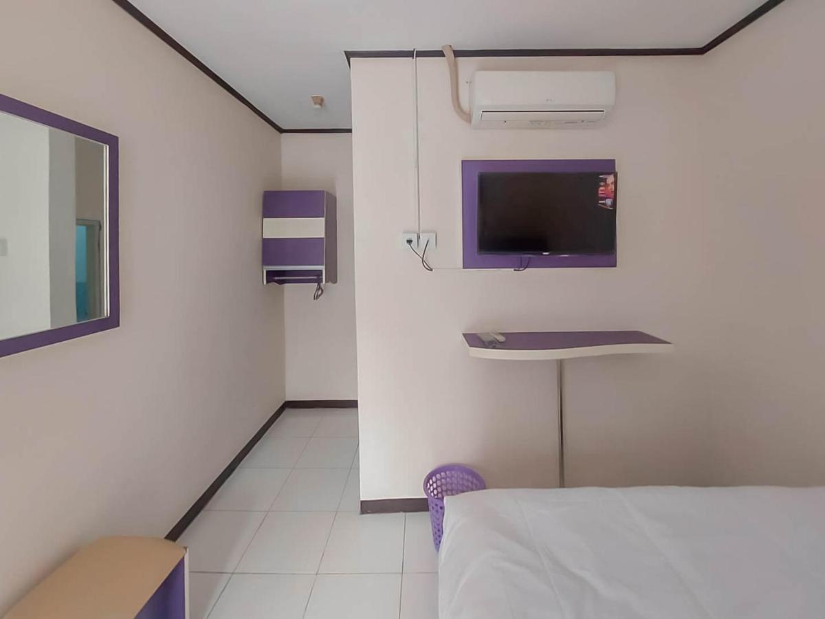 فندق Reddoorz @ Jalan Ahmad Yani كراوانغ المظهر الخارجي الصورة