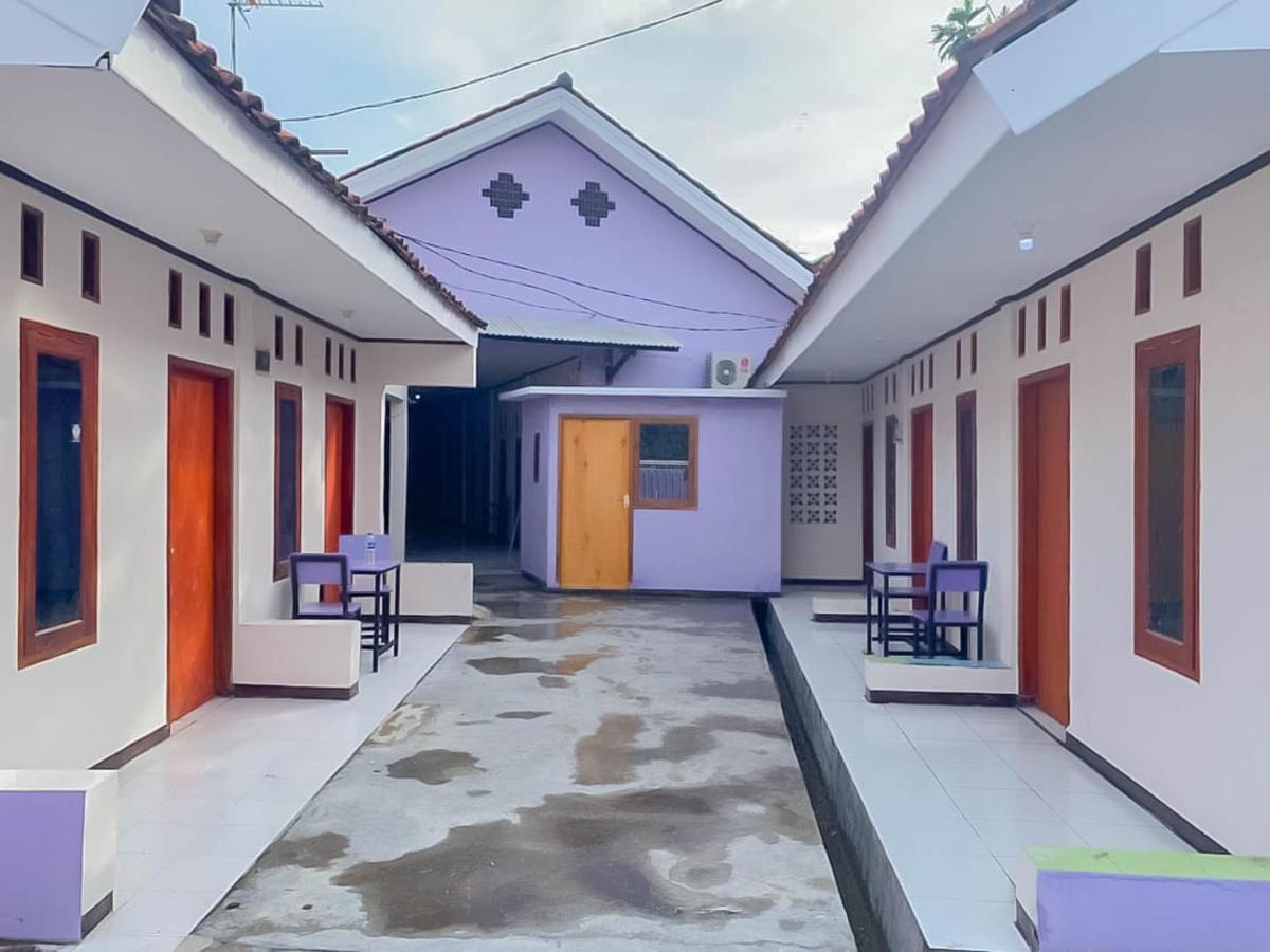 فندق Reddoorz @ Jalan Ahmad Yani كراوانغ المظهر الخارجي الصورة